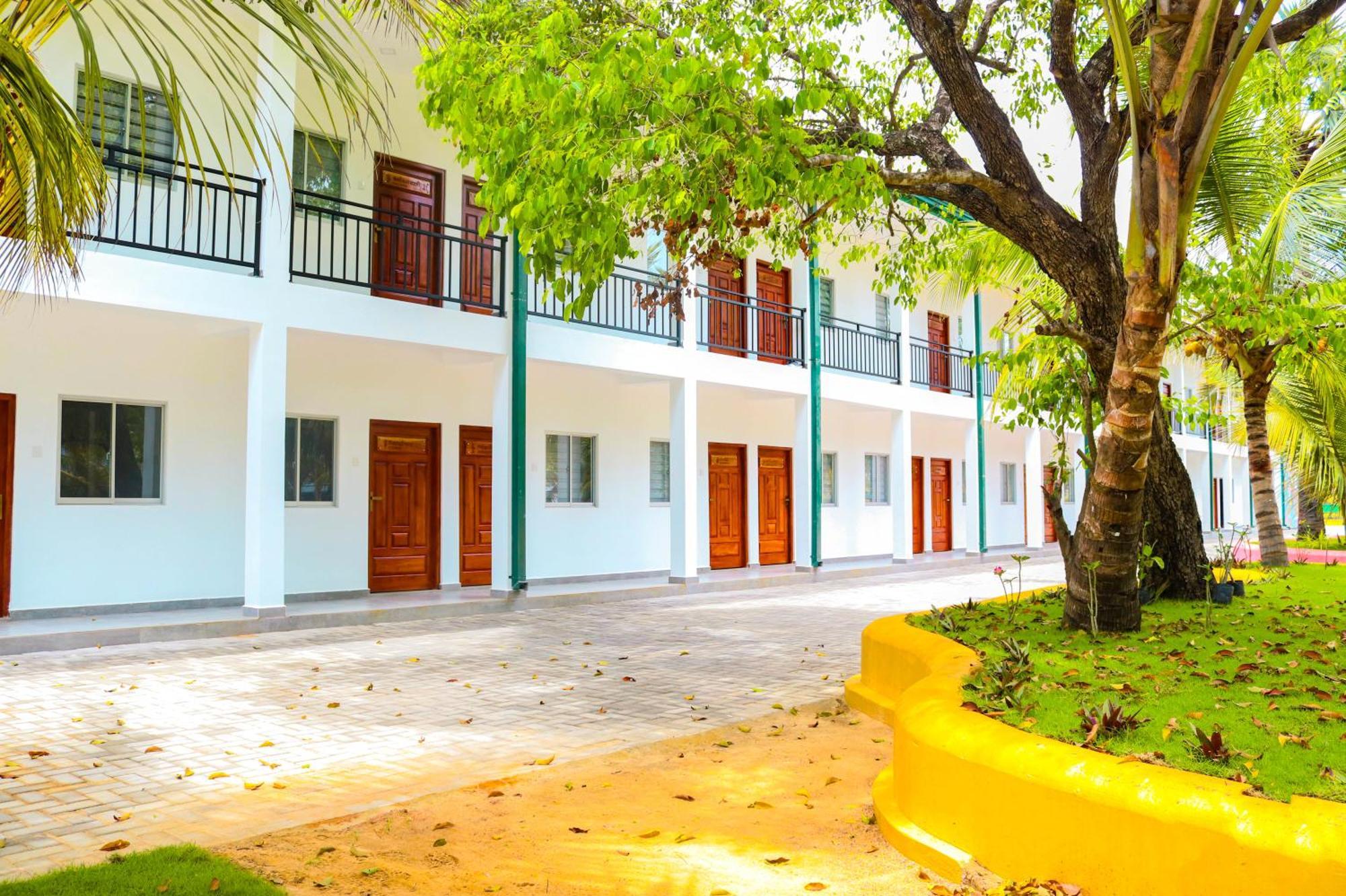 Reecha Resort & Hotel キリノッチ エクステリア 写真