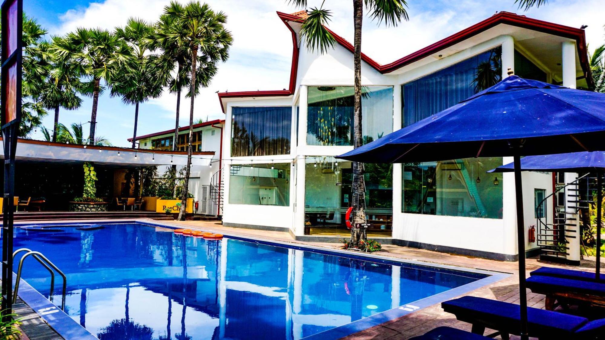 Reecha Resort & Hotel キリノッチ エクステリア 写真